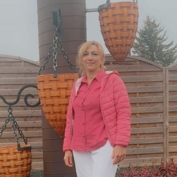 Elnare (49 Yaşında)